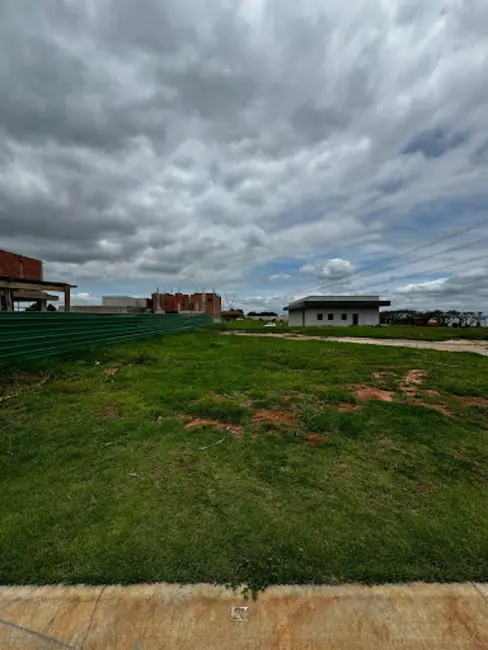 Foto 2 de Terreno / Lote à venda, 386m2 em Indaiatuba - SP