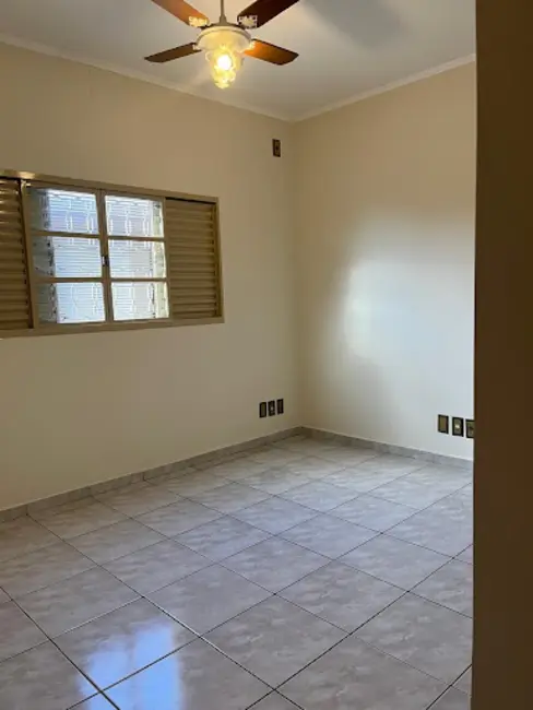 Casa com 3 quartos para alugar, 250m2 em Jardim Regina, Indaiatuba - SP - imagem 8 Foto 8 de Casa com 3 quartos para alugar, 250m2 em Jardim Regina, Indaiatuba - SP