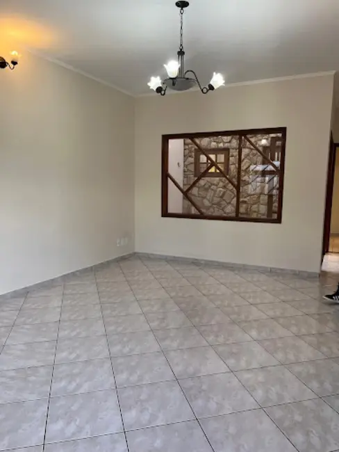 Casa com 3 quartos para alugar, 250m2 em Jardim Regina, Indaiatuba - SP - imagem 7 Foto 7 de Casa com 3 quartos para alugar, 250m2 em Jardim Regina, Indaiatuba - SP