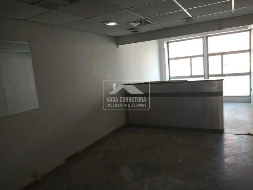 Sala Comercial à venda, 33m2 em Rio De Janeiro - RJ - imagem 1 Foto 1 de Sala Comercial à venda, 33m2 em Rio De Janeiro - RJ