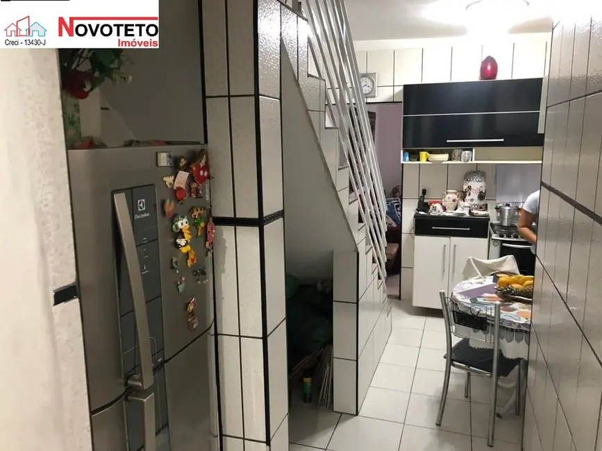 Foto 6 de Sobrado com 2 quartos à venda, 88m2 em Parque Bitaru, Sao Vicente - SP