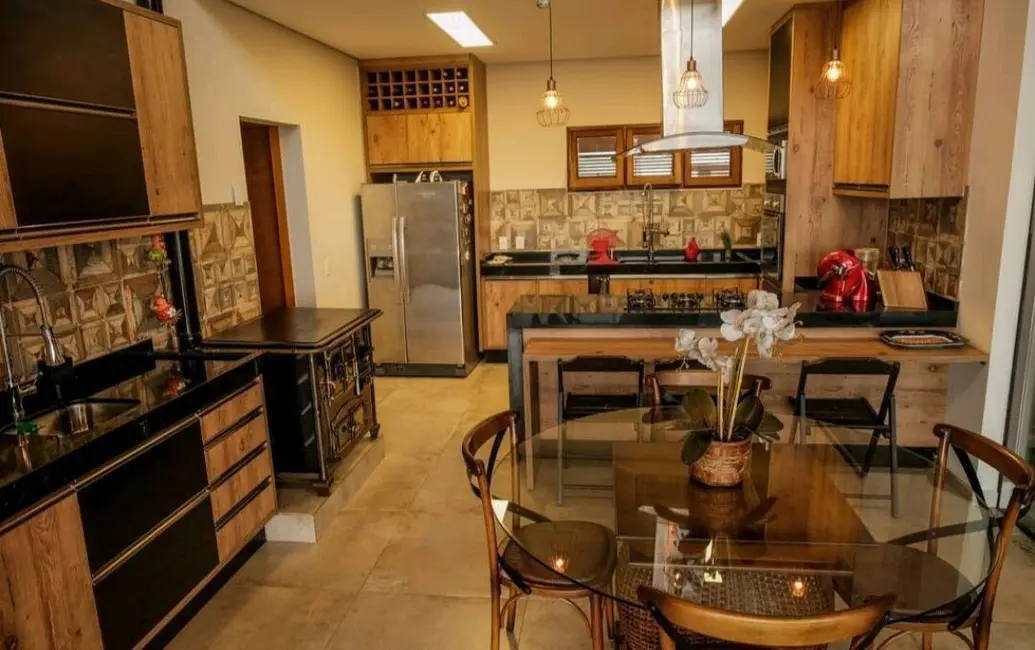 Foto 6 de Casa com 4 quartos à venda, 700m2 em Village Mantiqueira, Guaratingueta - SP