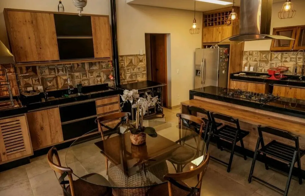 Foto 5 de Casa com 4 quartos à venda, 700m2 em Village Mantiqueira, Guaratingueta - SP