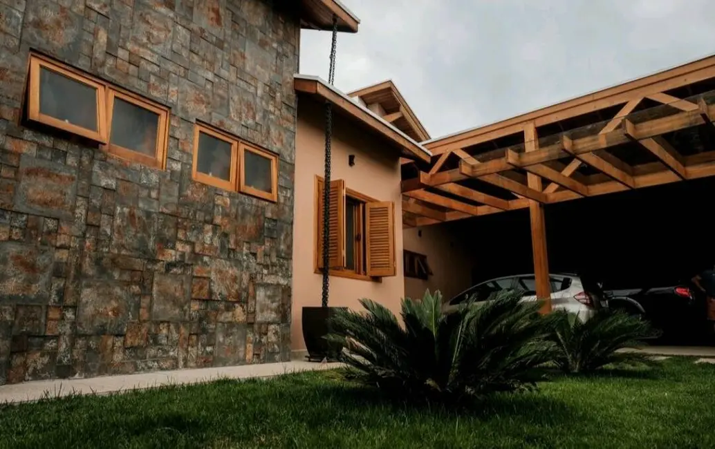 Foto 3 de Casa com 4 quartos à venda, 700m2 em Village Mantiqueira, Guaratingueta - SP
