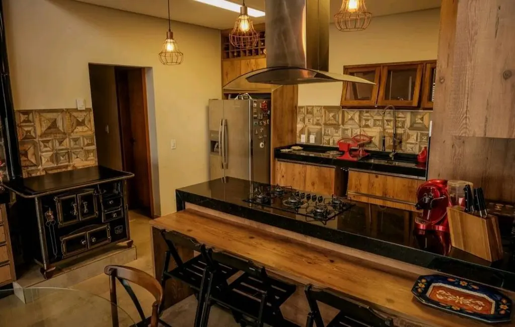 Foto 7 de Casa com 4 quartos à venda, 700m2 em Village Mantiqueira, Guaratingueta - SP