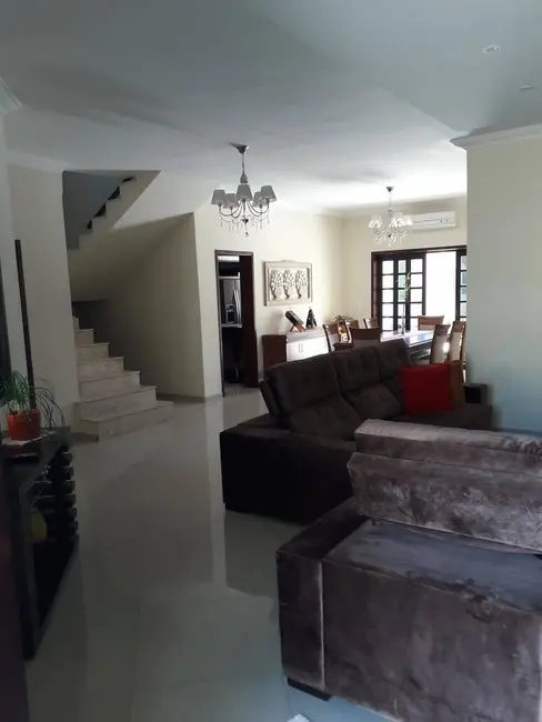 Foto 2 de Sobrado com 3 quartos à venda, 295m2 em Beira Rio II, Guaratingueta - SP