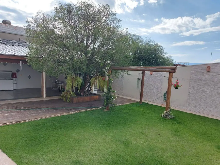 Casa com 3 quartos à venda, 670m2 em Aparecida - SP - imagem 4 Foto 4 de Casa com 3 quartos à venda, 670m2 em Aparecida - SP