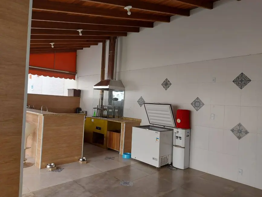 Casa com 3 quartos à venda, 670m2 em Aparecida - SP - imagem 6 Foto 6 de Casa com 3 quartos à venda, 670m2 em Aparecida - SP