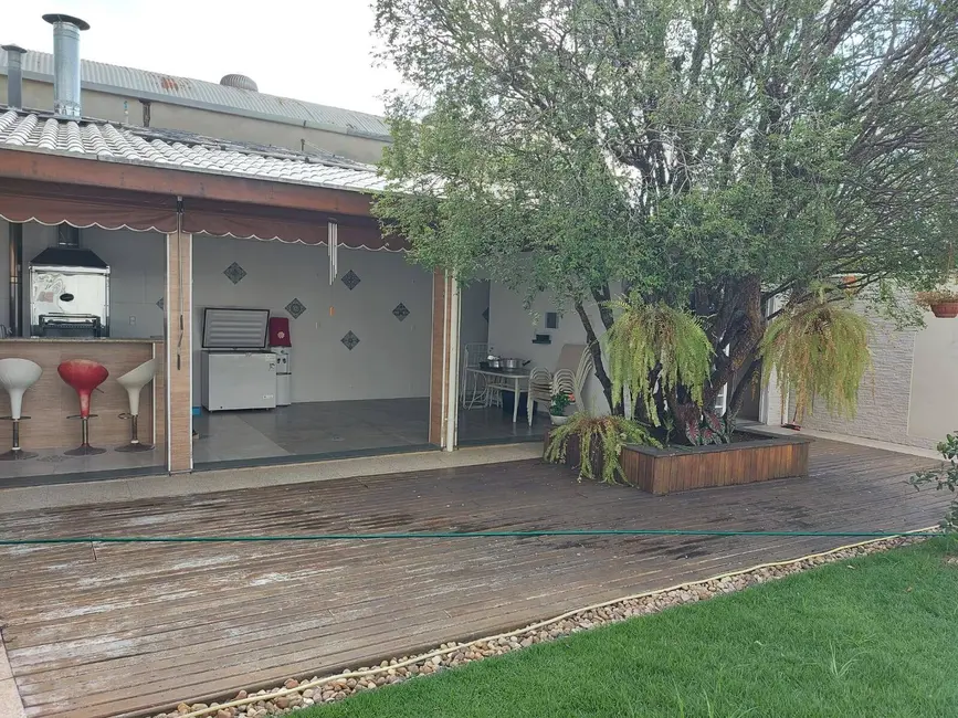 Casa com 3 quartos à venda, 670m2 em Aparecida - SP - imagem 3 Foto 3 de Casa com 3 quartos à venda, 670m2 em Aparecida - SP