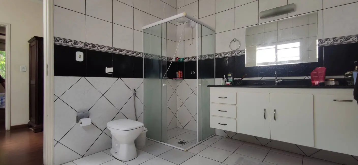 Foto 6 de Casa com 3 quartos à venda, 300m2 em Centro, Guaratingueta - SP