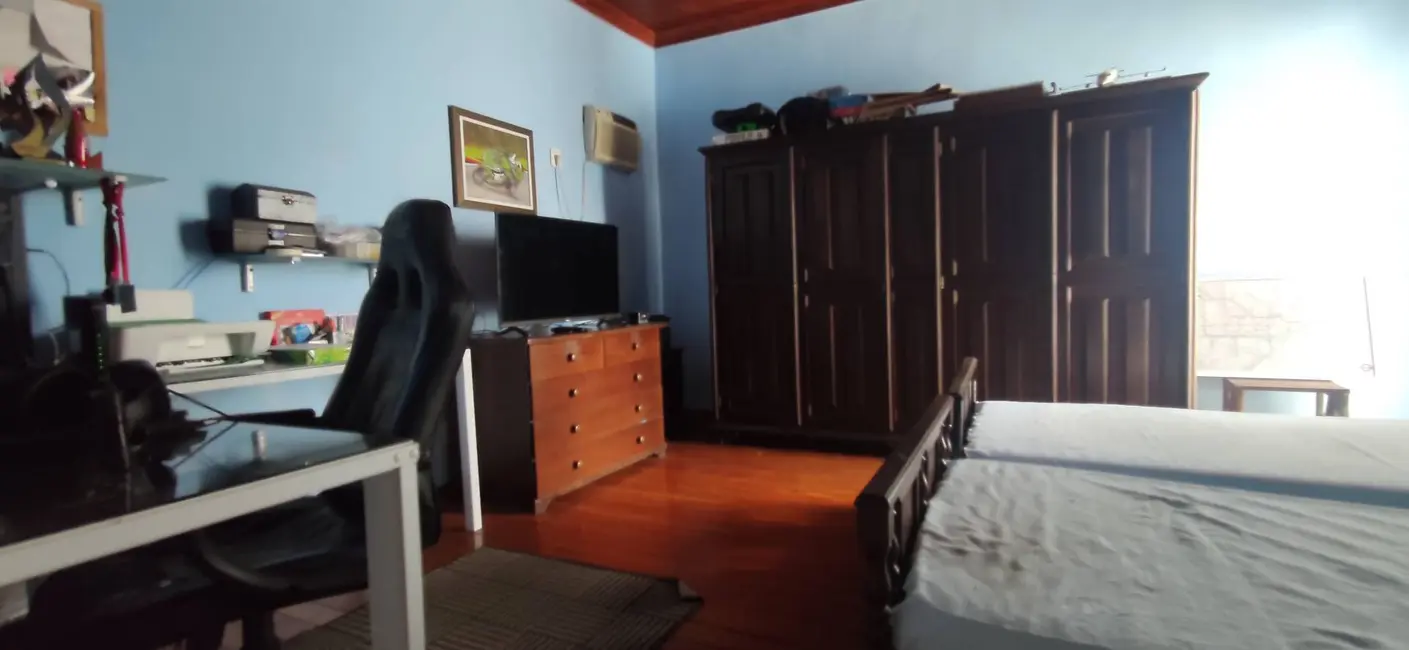 Foto 4 de Casa com 3 quartos à venda, 300m2 em Centro, Guaratingueta - SP