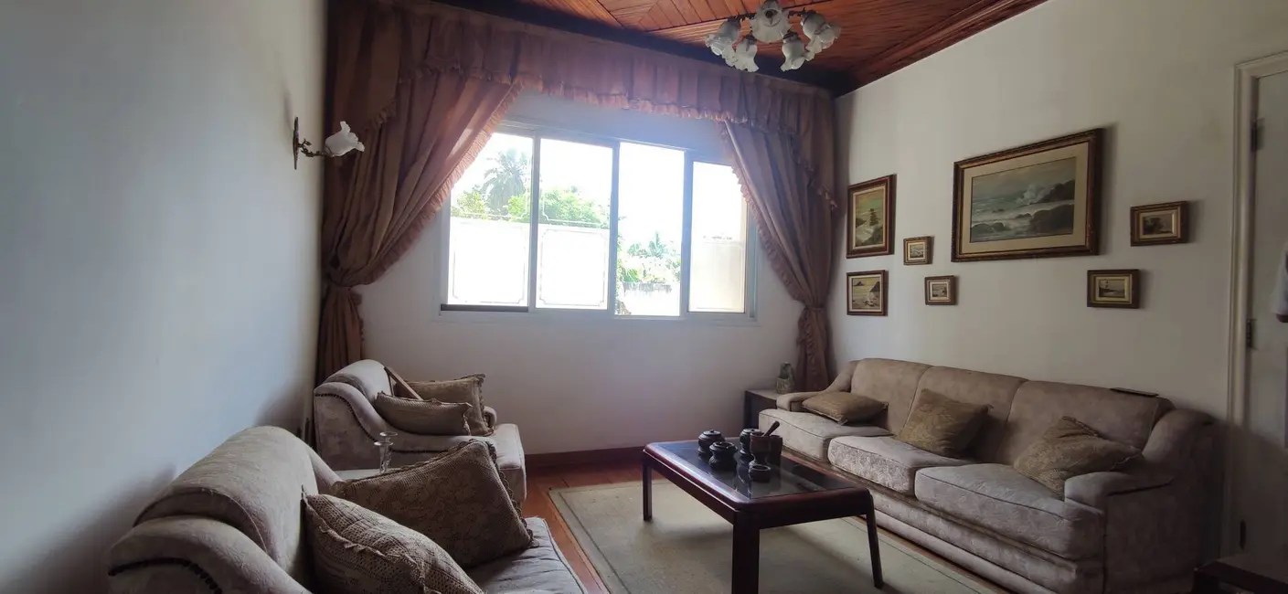 Foto 1 de Casa com 3 quartos à venda, 300m2 em Centro, Guaratingueta - SP