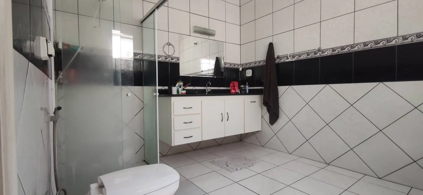 Foto 7 de Casa com 3 quartos à venda, 300m2 em Centro, Guaratingueta - SP