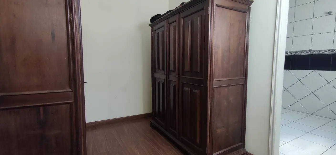 Foto 8 de Casa com 3 quartos à venda, 300m2 em Centro, Guaratingueta - SP