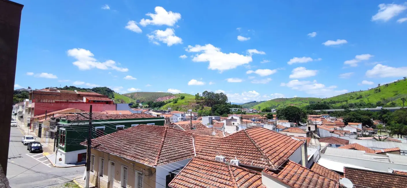 Foto 8 de Casa com 3 quartos à venda, 190m2 em Centro, Guaratingueta - SP