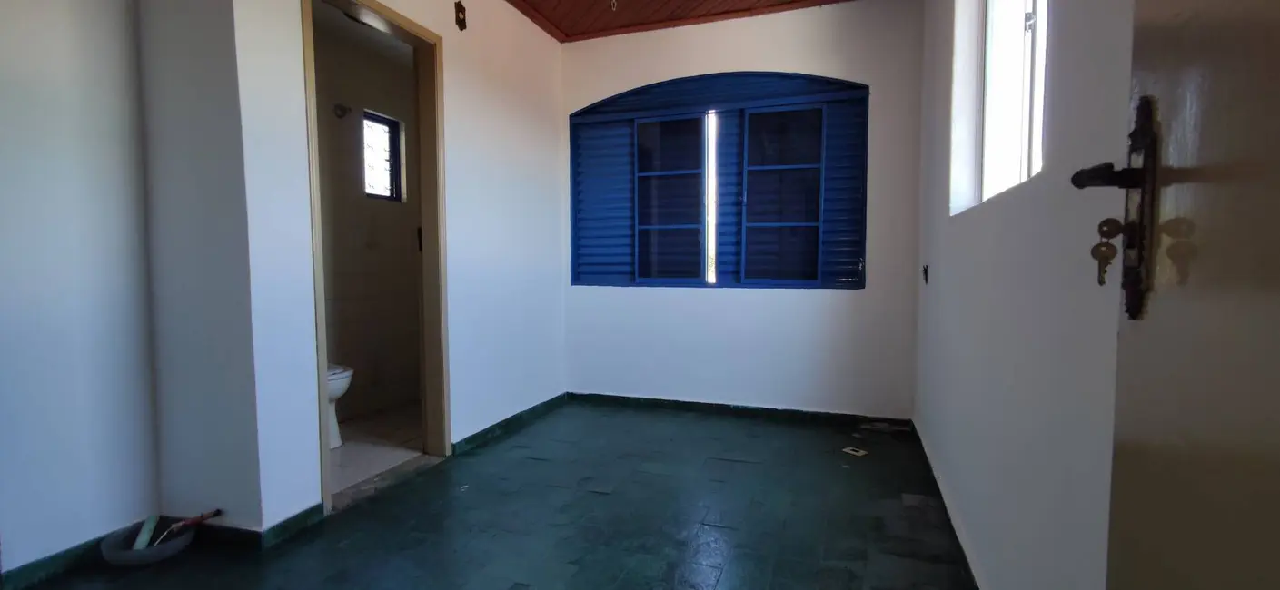 Foto 3 de Casa com 3 quartos à venda, 190m2 em Centro, Guaratingueta - SP