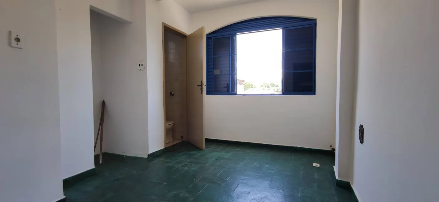 Foto 2 de Casa com 3 quartos à venda, 190m2 em Centro, Guaratingueta - SP