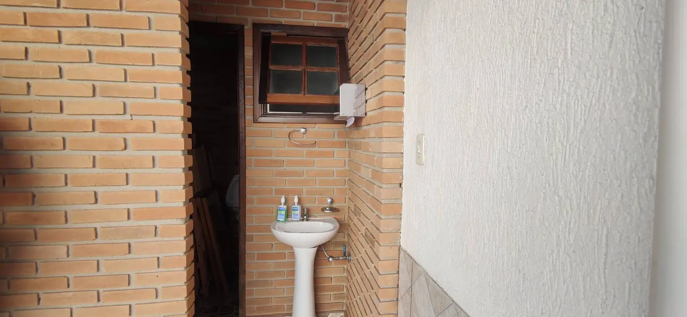 Foto 4 de Casa com 2 quartos à venda, 250m2 em Beira Rio II, Guaratingueta - SP