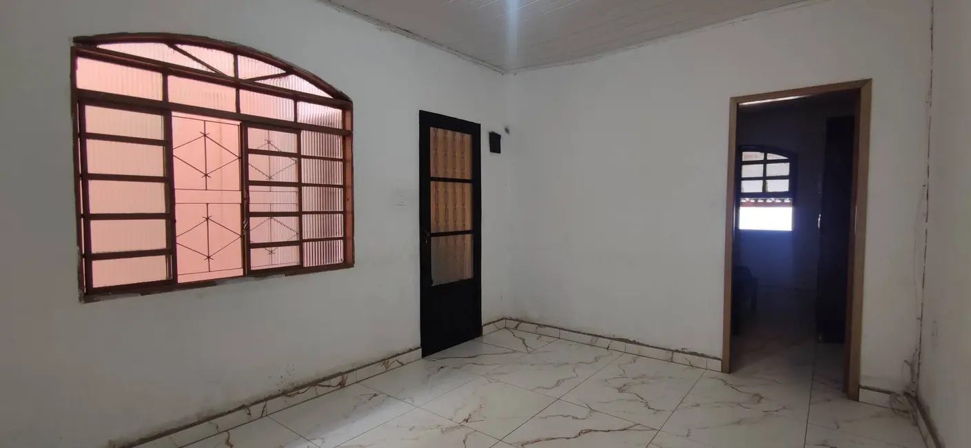 Casa com 2 quartos à venda, 140m2 em Aparecida - SP - imagem 2 Foto 2 de Casa com 2 quartos à venda, 140m2 em Aparecida - SP