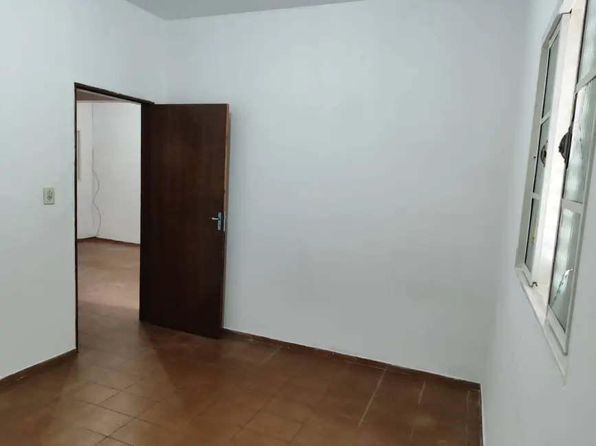 Casa com 2 quartos à venda, 250m2 em Aparecida - SP - imagem 3 Foto 3 de Casa com 2 quartos à venda, 250m2 em Aparecida - SP