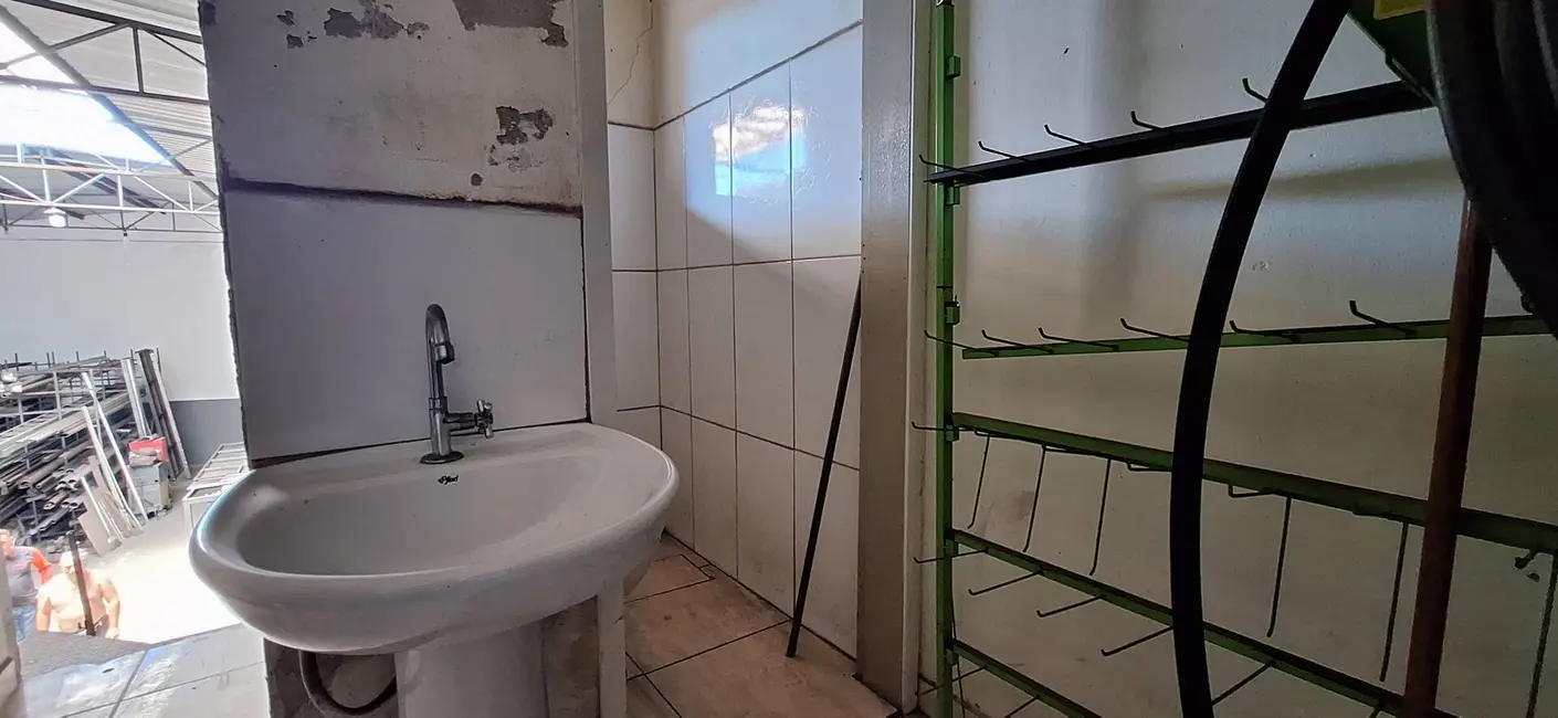 Foto 4 de Armazém / Galpão à venda, 300m2 em Jardim do Vale, Guaratingueta - SP