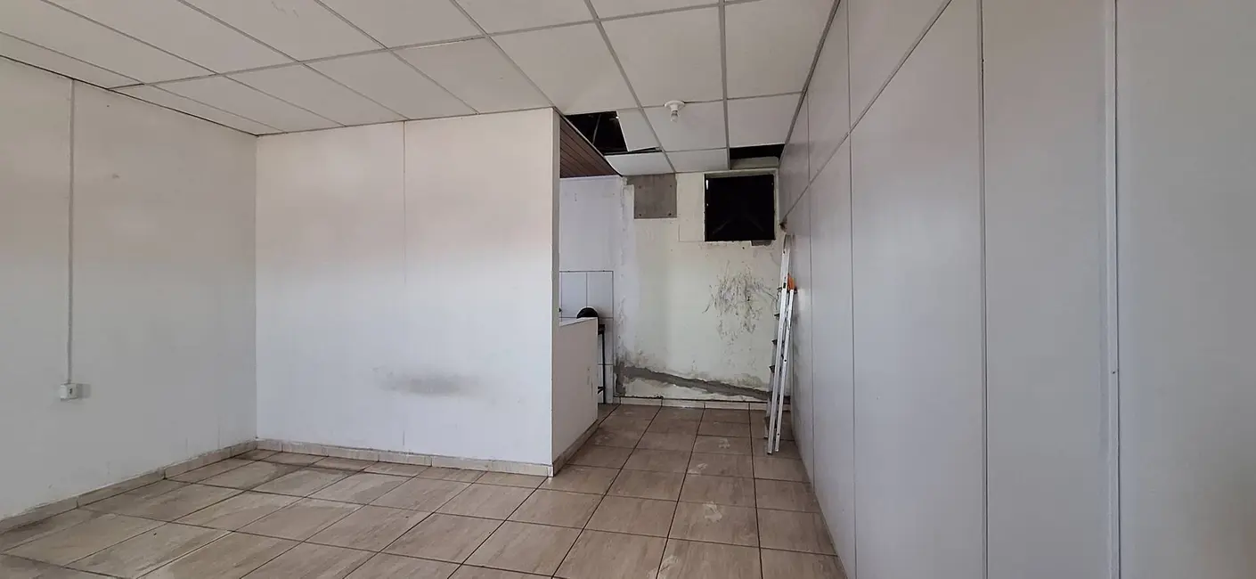 Foto 9 de Armazém / Galpão à venda, 300m2 em Jardim do Vale, Guaratingueta - SP