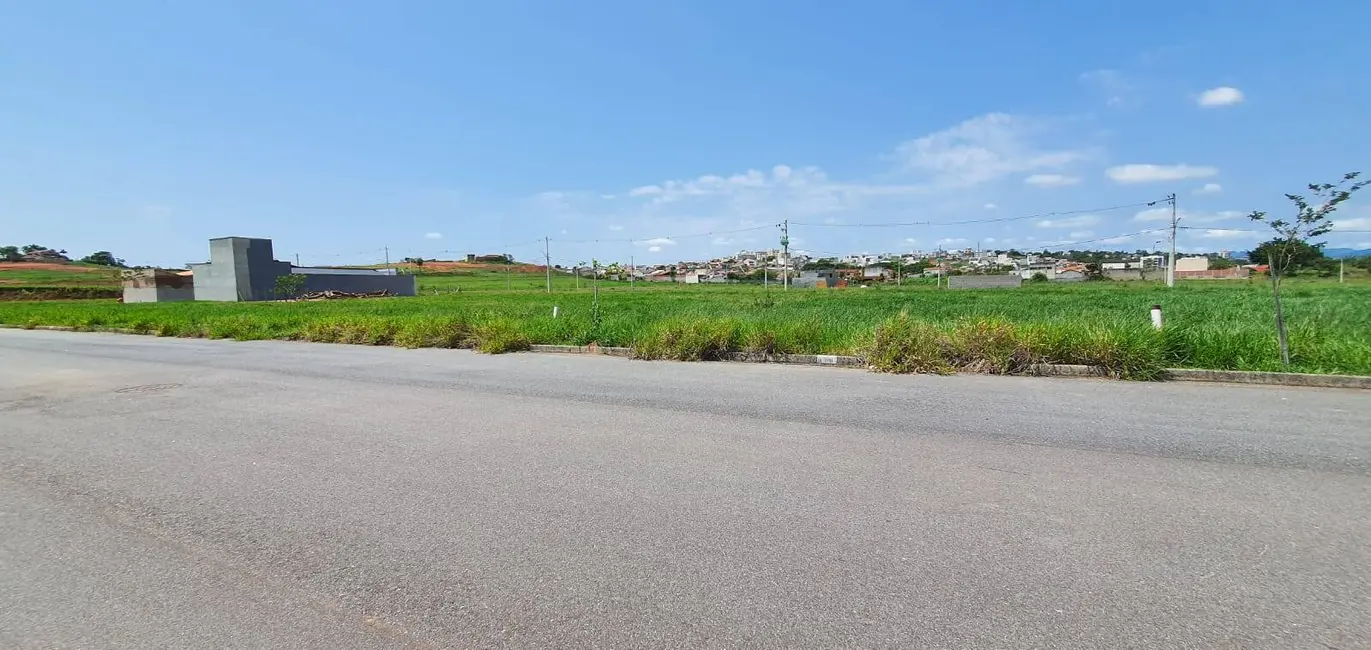 Foto 4 de Terreno / Lote à venda, 250m2 em Guaratingueta - SP