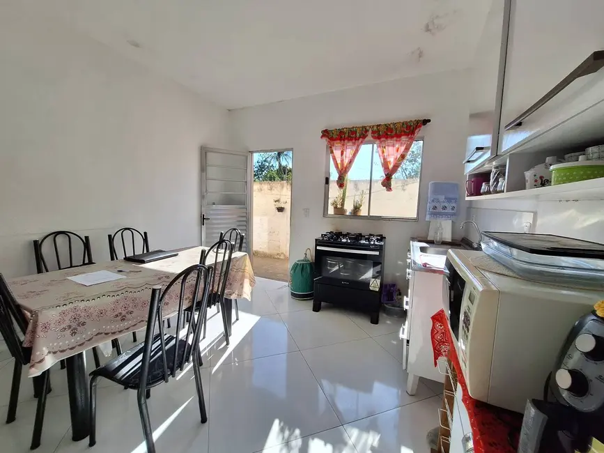 Casa com 3 quartos à venda, 130m2 em Aparecida - SP - imagem 3 Foto 3 de Casa com 3 quartos à venda, 130m2 em Aparecida - SP