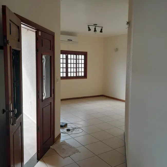 Foto 1 de Casa com 3 quartos à venda, 250m2 em Portal das Colinas, Guaratingueta - SP