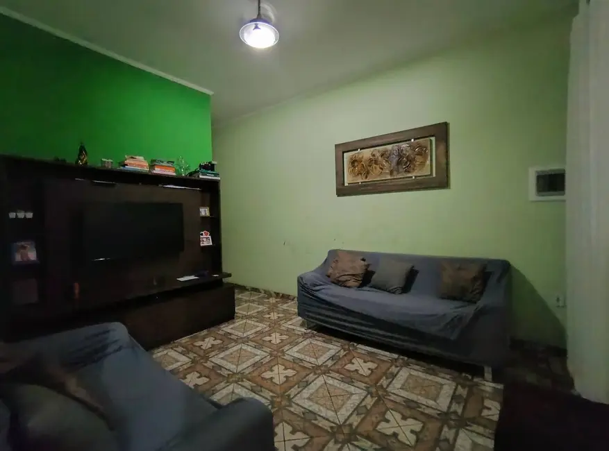 Casa com 3 quartos à venda, 175m2 em Aparecida - SP - imagem 2 Foto 2 de Casa com 3 quartos à venda, 175m2 em Aparecida - SP