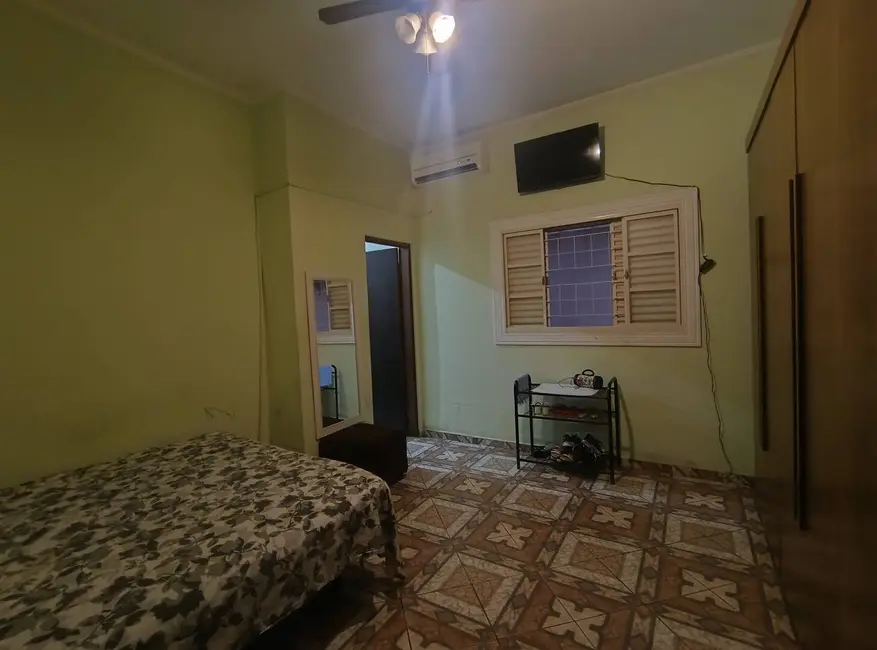 Casa com 3 quartos à venda, 175m2 em Aparecida - SP - imagem 5 Foto 5 de Casa com 3 quartos à venda, 175m2 em Aparecida - SP