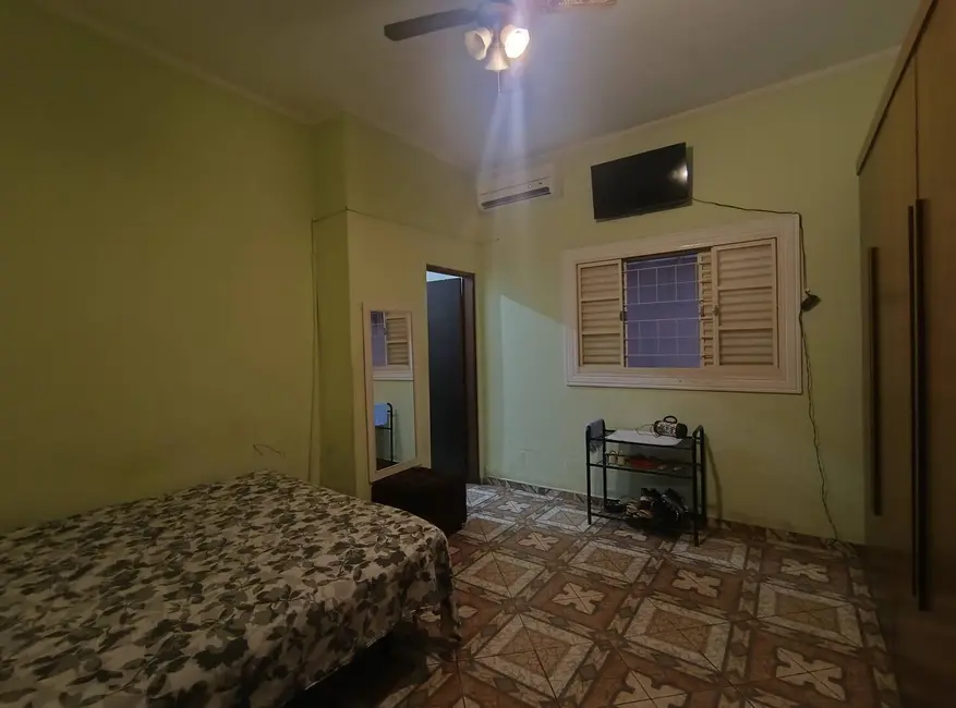 Casa com 3 quartos à venda, 175m2 em Aparecida - SP - imagem 4 Foto 4 de Casa com 3 quartos à venda, 175m2 em Aparecida - SP