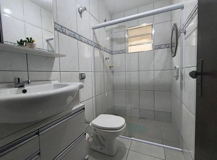 Sobrado com 3 quartos à venda em Aparecida - SP - imagem 4 Foto 4 de Sobrado com 3 quartos à venda em Aparecida - SP