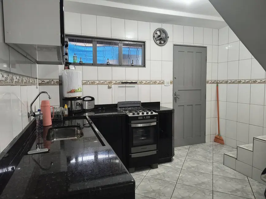 Sobrado com 3 quartos à venda em Aparecida - SP - imagem 8 Foto 8 de Sobrado com 3 quartos à venda em Aparecida - SP