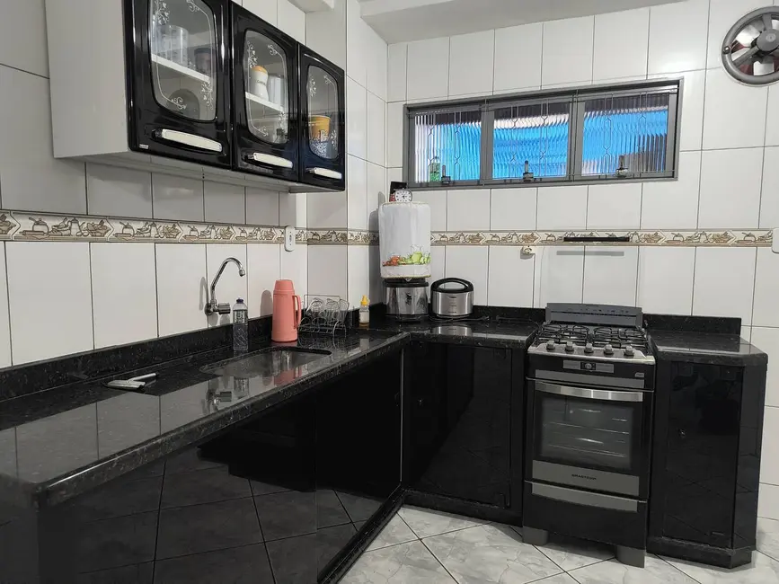 Sobrado com 3 quartos à venda em Aparecida - SP - imagem 9 Foto 9 de Sobrado com 3 quartos à venda em Aparecida - SP