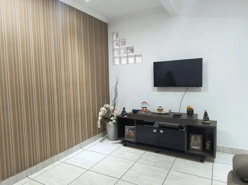 Sobrado com 3 quartos à venda em Aparecida - SP - imagem 1 Foto 1 de Sobrado com 3 quartos à venda em Aparecida - SP