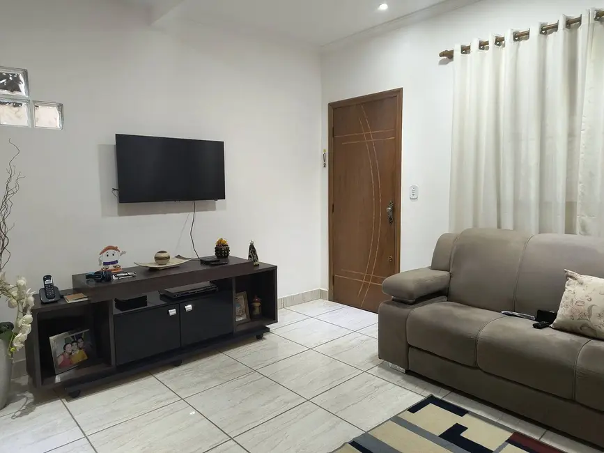 Sobrado com 3 quartos à venda em Aparecida - SP - imagem 2 Foto 2 de Sobrado com 3 quartos à venda em Aparecida - SP