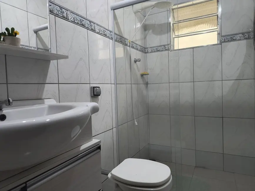 Sobrado com 3 quartos à venda em Aparecida - SP - imagem 5 Foto 5 de Sobrado com 3 quartos à venda em Aparecida - SP