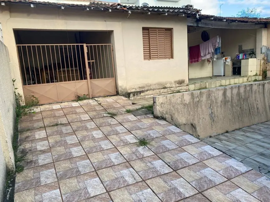 Casa com 2 quartos à venda, 250m2 em Aparecida - SP - imagem 2 Foto 2 de Casa com 2 quartos à venda, 250m2 em Aparecida - SP