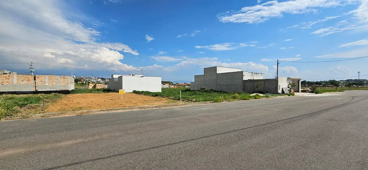 Foto 2 de Terreno / Lote à venda, 250m2 em Guaratingueta - SP