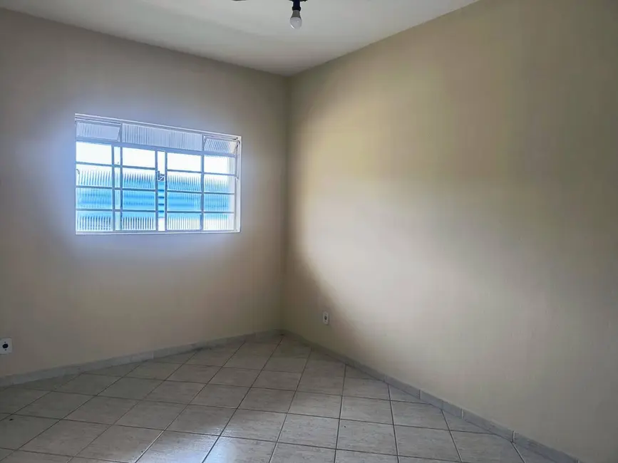 Foto 2 de Apartamento com 2 quartos para alugar, 70m2 em Vila Comendador Rodrigues Alves, Guaratingueta - SP