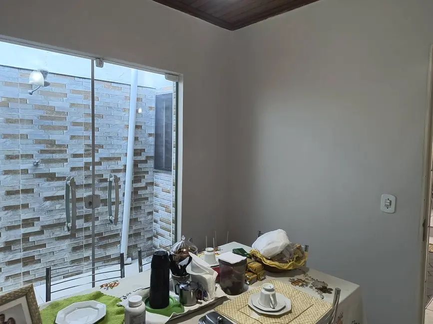Foto 1 de Casa com 3 quartos à venda, 170m2 em Vila dos Comerciários I, Guaratingueta - SP