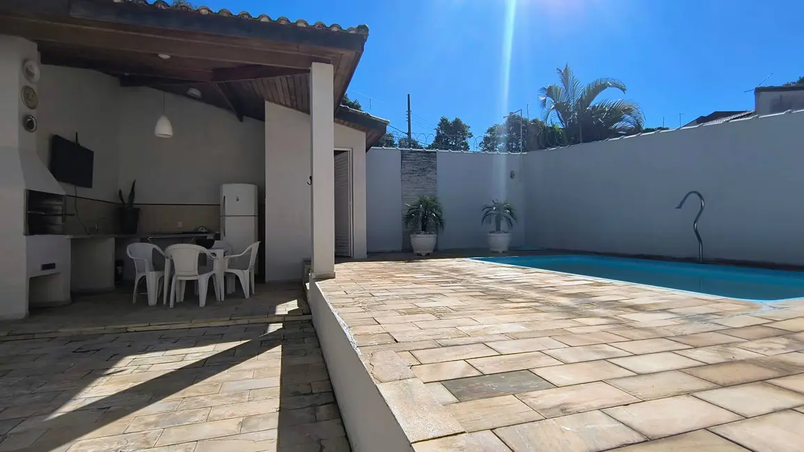 Casa com 3 quartos à venda, 300m2 em Portal das Colinas, Guaratingueta - SP - imagem 1 Foto 1 de Casa com 3 quartos à venda, 300m2 em Portal das Colinas, Guaratingueta - SP