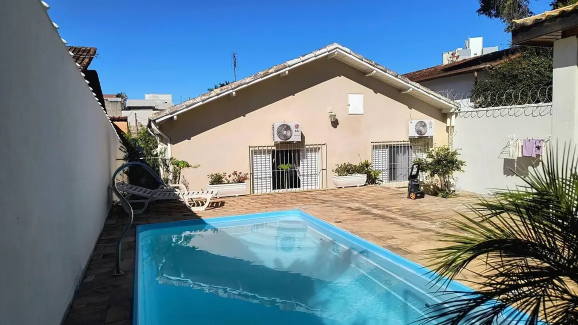 Casa com 3 quartos à venda, 300m2 em Portal das Colinas, Guaratingueta - SP - imagem 2 Foto 2 de Casa com 3 quartos à venda, 300m2 em Portal das Colinas, Guaratingueta - SP