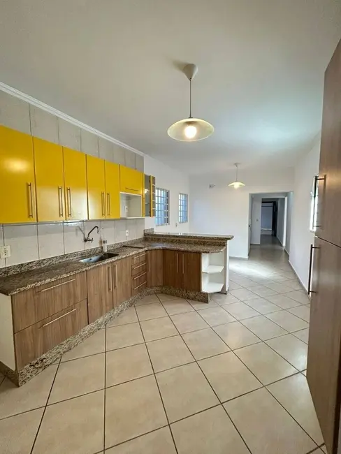 Foto 1 de Casa com 2 quartos à venda, 190m2 em Parque São Francisco, Guaratingueta - SP