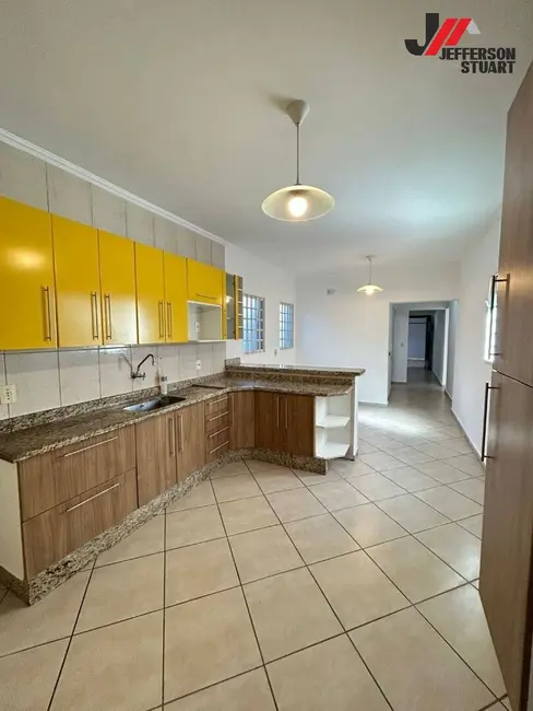 Casa com 2 quartos à venda, 190m2 em Parque São Francisco, Guaratingueta - SP - imagem 1 Foto 1 de Casa com 2 quartos à venda, 190m2 em Parque São Francisco, Guaratingueta - SP