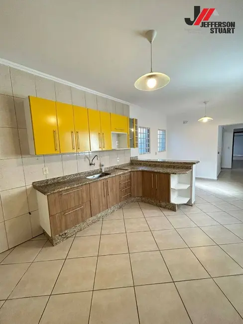 Casa com 2 quartos à venda, 190m2 em Parque São Francisco, Guaratingueta - SP - imagem 3 Foto 3 de Casa com 2 quartos à venda, 190m2 em Parque São Francisco, Guaratingueta - SP