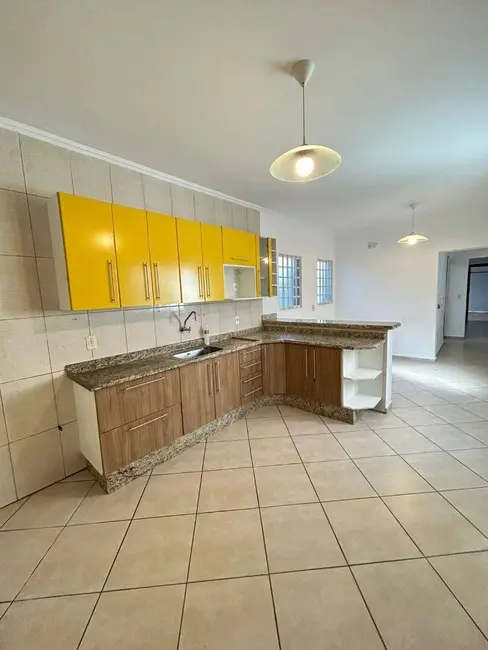 Foto 3 de Casa com 2 quartos à venda, 190m2 em Parque São Francisco, Guaratingueta - SP