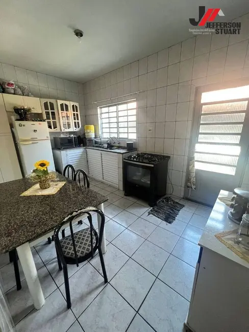 Foto 2 de Casa com 2 quartos à venda, 125m2 em Jardim do Vale, Guaratingueta - SP