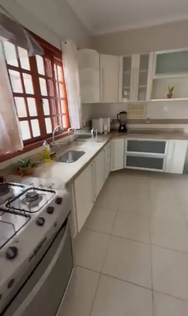 Casa com 3 quartos à venda, 250m2 em Aparecida - SP - imagem 3 Foto 3 de Casa com 3 quartos à venda, 250m2 em Aparecida - SP